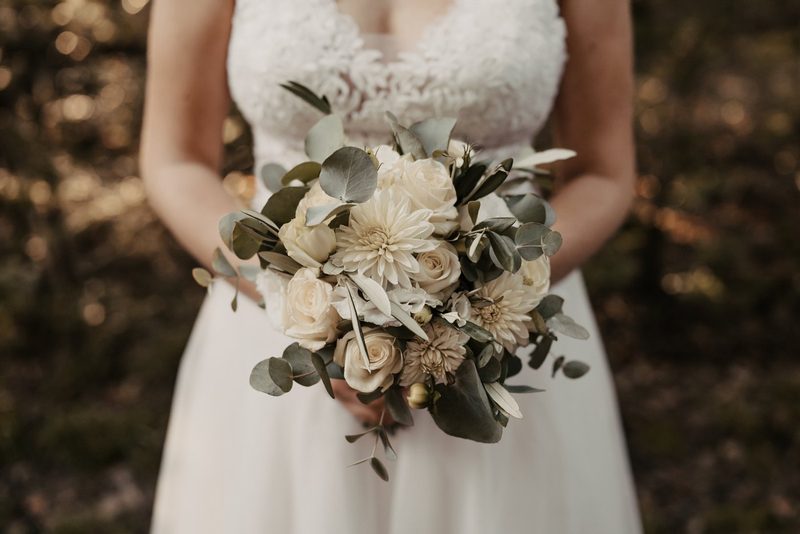 Brautstrauß in neutralen Farben