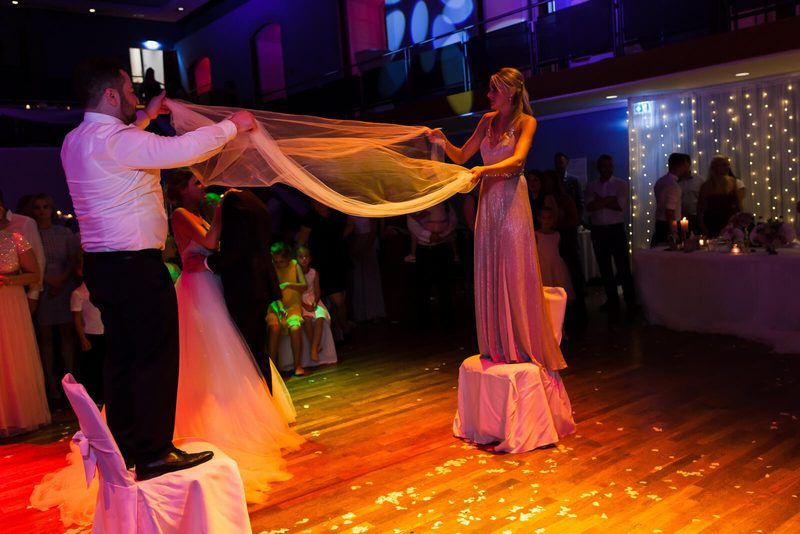 Schleiertanz der Braut auf der Hochzeit