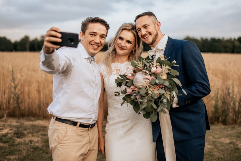 Selfie mit Brautpaar