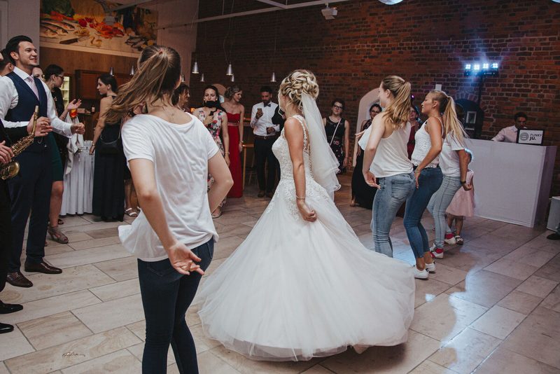 Flashmob auf einer Hochzeit in der Burg Heimerzheim