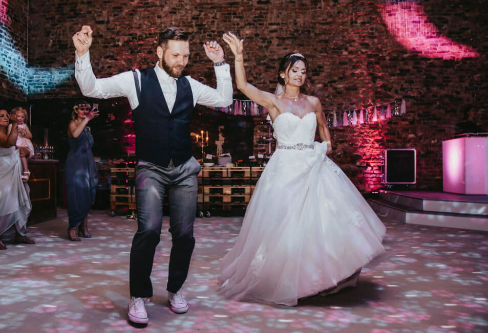 Tanzendes Ehepaar, Flashmob bei Hochzeit